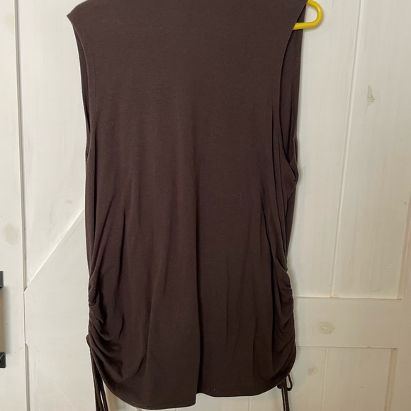 Fashion bug, brown sleeveless top. Fall, layering, back to school, teacher. - Picture 3 of 6